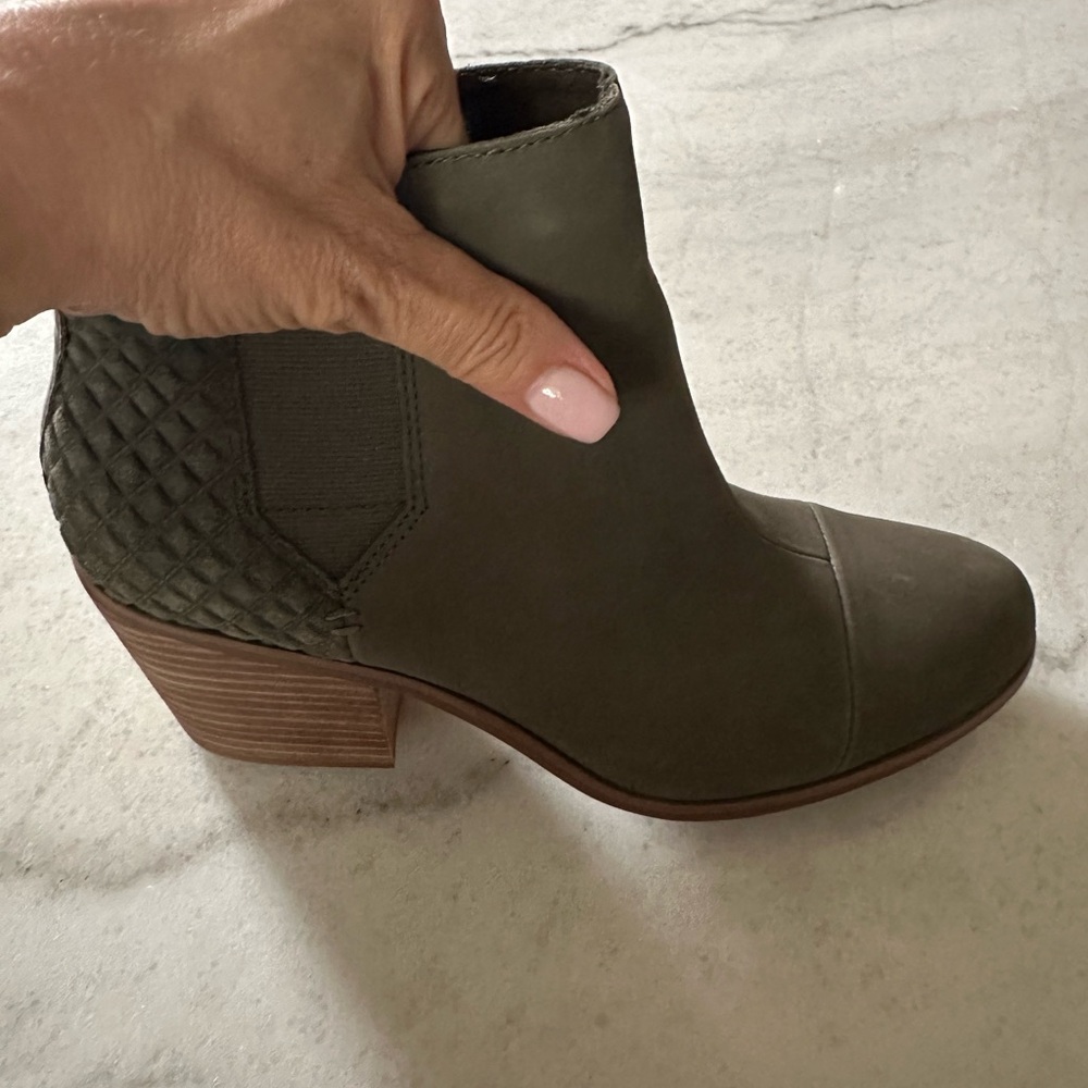 TOMS! Womens nubuck Ankle Booties - Picture 5 of 9